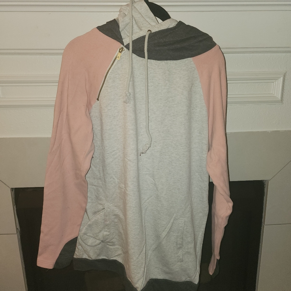 Ampersand Avenue Double Hood
